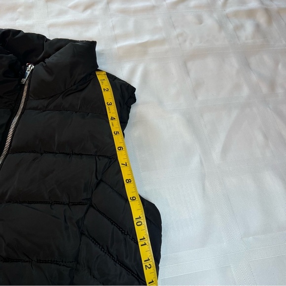 Tommy Hilfiger Women's Black Puffer Vest - Picture 8 of 8